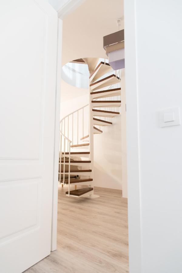 Апартаменты Spiral Stairs Duplex Фигерас Экстерьер фото